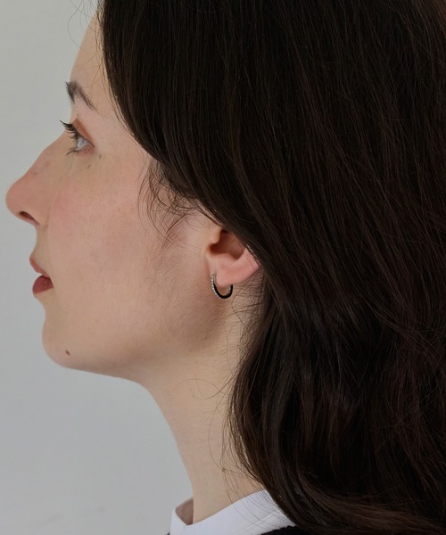 Phoebe（フィービィー）の「【金属アレルギー対応】ワンタッチライナーオーバルビジューフープピアス（ピアス（両耳用）・レディース・イエローゴールド/シルバー・FREE）」の19枚目の写真