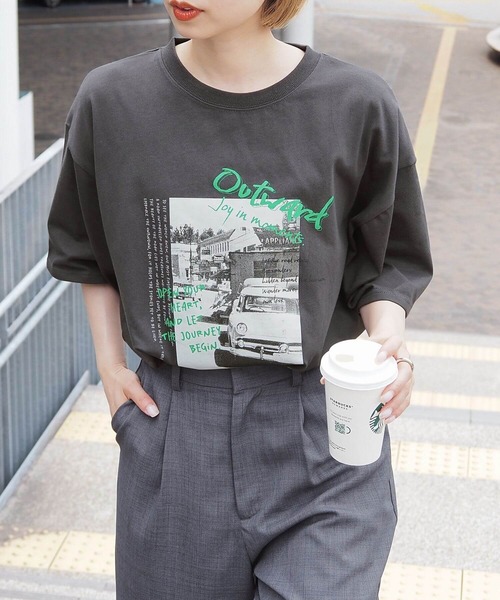tiptop(ティップトップ)の「アソートフォトロゴBIGTシャツ(Tシャツ/カットソー・レディース・ホワイト系その他/グレー系その他/オフホワイト/チャコールグレー/グレー系その他2/ホワイト系その他2・FREE)」の1枚目の写真