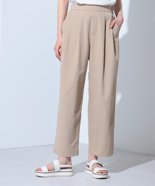 GALLORIA(ギャローリア)の「ツータックセミカーブパンツ(その他パンツ・レディース・ベージュ/ネイビー・LL/S/M/L)」の8枚目の写真