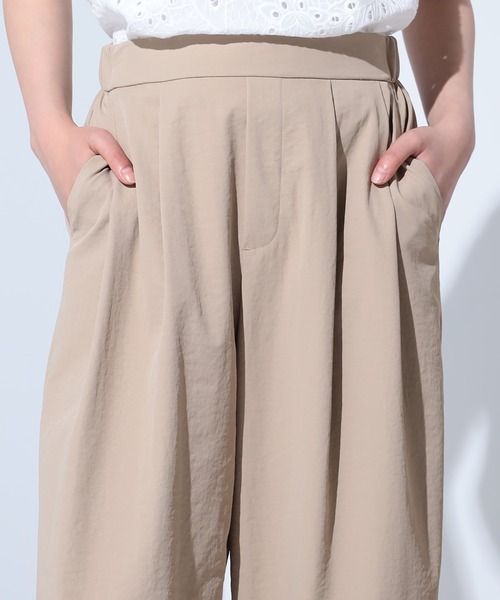 GALLORIA(ギャローリア)の「ツータックセミカーブパンツ(その他パンツ・レディース・ベージュ/ネイビー・LL/S/M/L)」の9枚目の写真