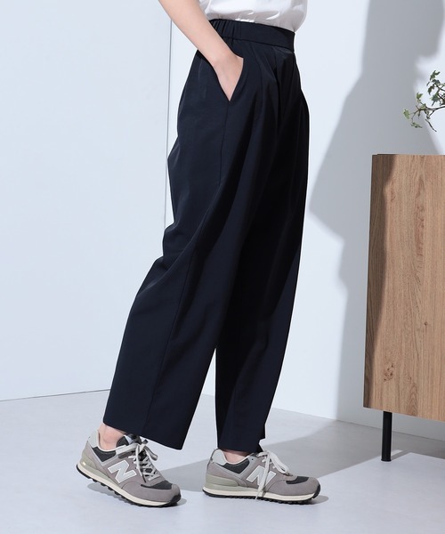 GALLORIA(ギャローリア)の「ツータックセミカーブパンツ(その他パンツ・レディース・ベージュ/ネイビー・LL/S/M/L)」の3枚目の写真