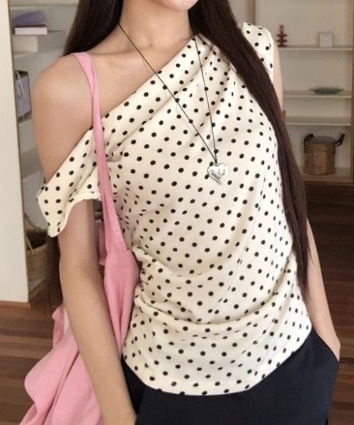 SHEENA(シーナ)の「ドット柄ワンショルトップス(Tシャツ/カットソー・レディース・ホワイト・M)」の3枚目の写真