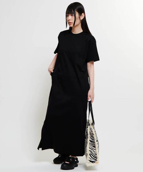 SOFFITTO(ソフィット)の「《コラボ》【Soffitto×TINDA】オーガニックコットンスムーススリットワンピース(ワンピース・レディース・ブラック・S/M/L)」の2枚目の写真