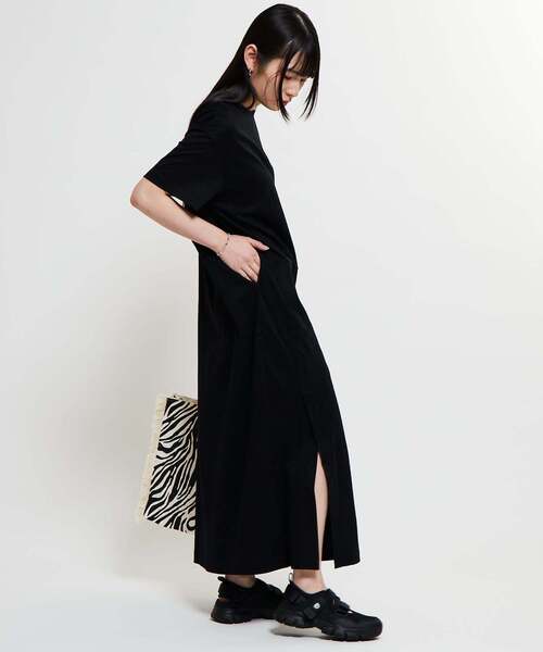SOFFITTO(ソフィット)の「《コラボ》【Soffitto×TINDA】オーガニックコットンスムーススリットワンピース(ワンピース・レディース・ブラック・S/M/L)」の5枚目の写真