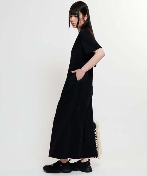 SOFFITTO(ソフィット)の「《コラボ》【Soffitto×TINDA】オーガニックコットンスムーススリットワンピース(ワンピース・レディース・ブラック・S/M/L)」の6枚目の写真