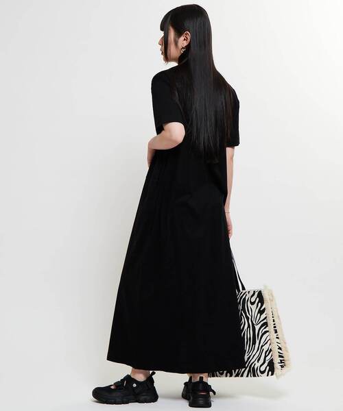 SOFFITTO(ソフィット)の「《コラボ》【Soffitto×TINDA】オーガニックコットンスムーススリットワンピース(ワンピース・レディース・ブラック・S/M/L)」の7枚目の写真