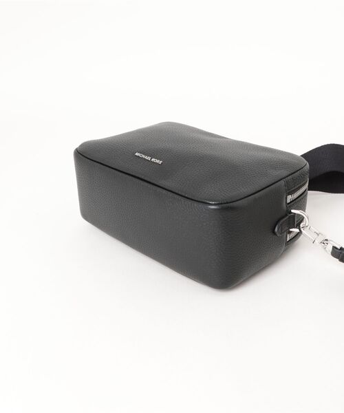 BRYANT ぺブル レザー カメラバッグ ミディアム（ショルダーバッグ