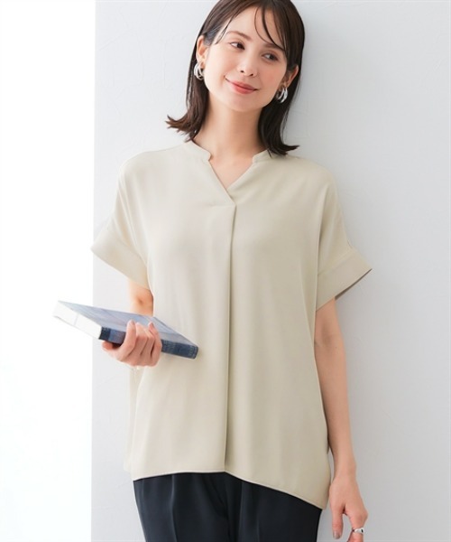 7days Life Styling(セブンデイズライフスタイリング)の「美極とろみ素材 半袖スキッパーブラウス(シャツ/ブラウス・レディース・グレー/チャコール/グレイッシュベージュ/オフホワイト・S/M/L/LL)」の4枚目の写真