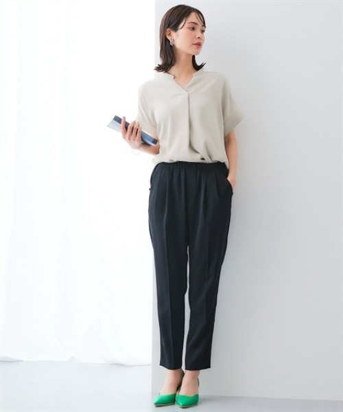 7days Life Styling(セブンデイズライフスタイリング)の「美極とろみ素材 半袖スキッパーブラウス(シャツ/ブラウス・レディース・グレー/チャコール/グレイッシュベージュ/オフホワイト・S/M/L/LL)」の19枚目の写真