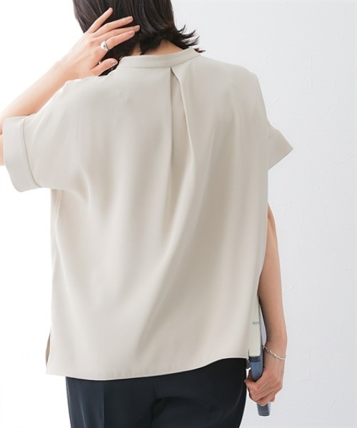 7days Life Styling(セブンデイズライフスタイリング)の「美極とろみ素材 半袖スキッパーブラウス(シャツ/ブラウス・レディース・グレー/チャコール/グレイッシュベージュ/オフホワイト・S/M/L/LL)」の22枚目の写真