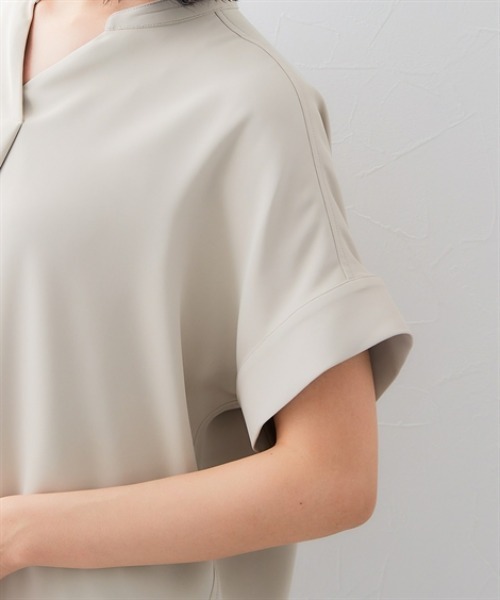 7days Life Styling(セブンデイズライフスタイリング)の「美極とろみ素材 半袖スキッパーブラウス(シャツ/ブラウス・レディース・グレー/チャコール/グレイッシュベージュ/オフホワイト・S/M/L/LL)」の10枚目の写真