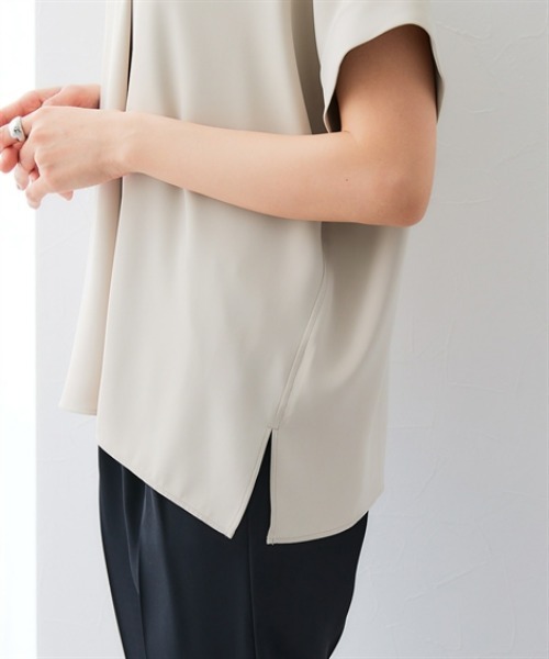 7days Life Styling(セブンデイズライフスタイリング)の「美極とろみ素材 半袖スキッパーブラウス(シャツ/ブラウス・レディース・グレー/チャコール/グレイッシュベージュ/オフホワイト・S/M/L/LL)」の7枚目の写真