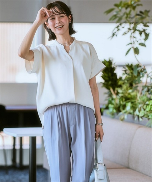 7days Life Styling(セブンデイズライフスタイリング)の「美極とろみ素材 半袖スキッパーブラウス(シャツ/ブラウス・レディース・グレー/チャコール/グレイッシュベージュ/オフホワイト・S/M/L/LL)」の5枚目の写真