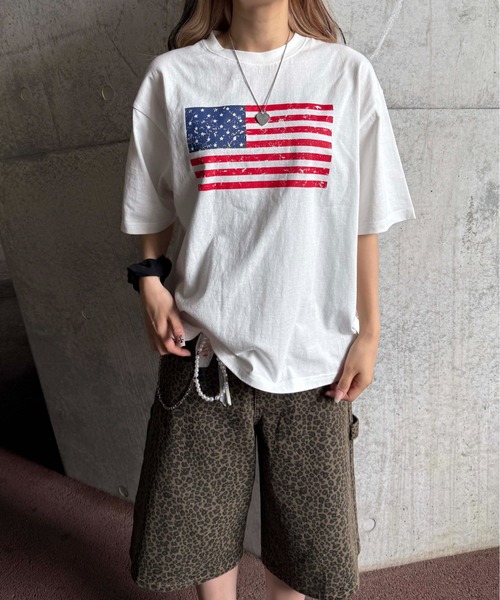 sedacle（セダクル）の「スタッズ付きフラッグTシャツ（Tシャツ/カットソー・レディース・チャコールグレー/オフホワイト/ライトブルー・SMALL/MEDIUM/LARGE）」の2枚目の写真