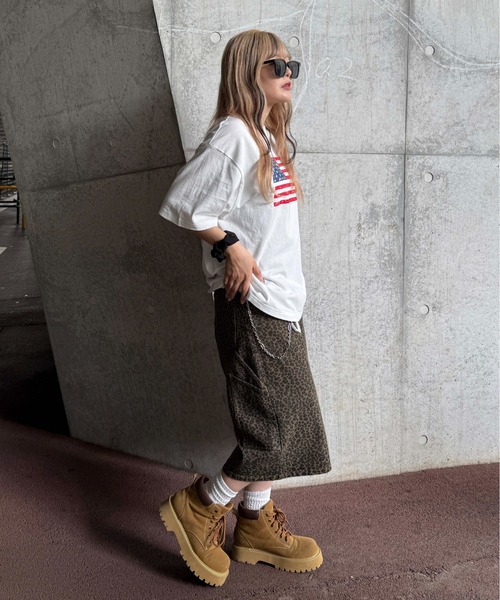 sedacle（セダクル）の「スタッズ付きフラッグTシャツ（Tシャツ/カットソー・レディース・チャコールグレー/オフホワイト/ライトブルー・SMALL/MEDIUM/LARGE）」の5枚目の写真