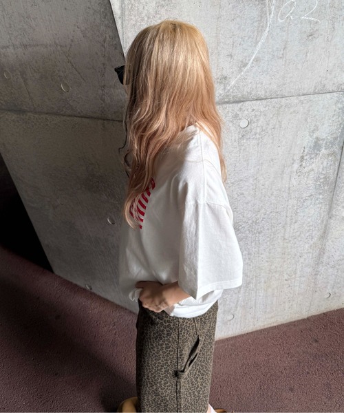 sedacle（セダクル）の「スタッズ付きフラッグTシャツ（Tシャツ/カットソー・レディース・チャコールグレー/オフホワイト/ライトブルー・SMALL/MEDIUM/LARGE）」の8枚目の写真