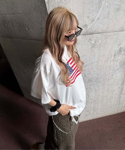 sedacle（セダクル）の「スタッズ付きフラッグTシャツ（Tシャツ/カットソー・レディース・チャコールグレー/オフホワイト/ライトブルー・SMALL/MEDIUM/LARGE）」の6枚目の写真