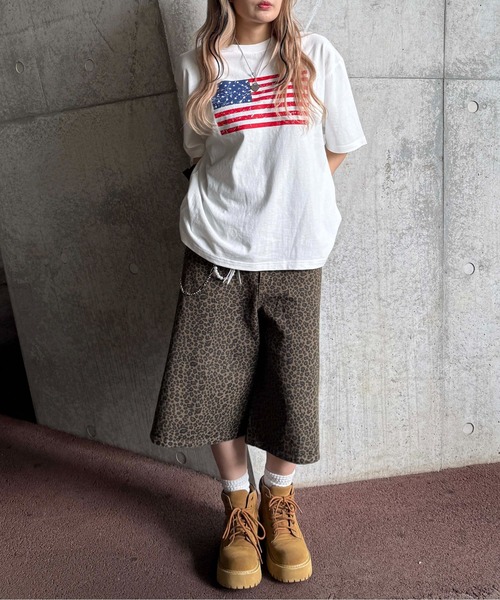 sedacle（セダクル）の「スタッズ付きフラッグTシャツ（Tシャツ/カットソー・レディース・チャコールグレー/オフホワイト/ライトブルー・SMALL/MEDIUM/LARGE）」の4枚目の写真