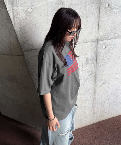 sedacle（セダクル）の「スタッズ付きフラッグTシャツ（Tシャツ/カットソー・レディース・チャコールグレー/オフホワイト/ライトブルー・SMALL/MEDIUM/LARGE）」の22枚目の写真