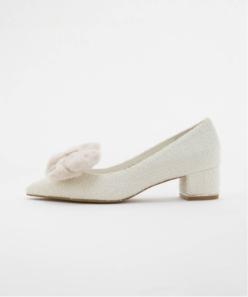 grape ஐもこもこ ファー リボン ホワイトパンプス RANDA（ランダ）の「2WAY ファーリボンパーツパンプス（パンプス