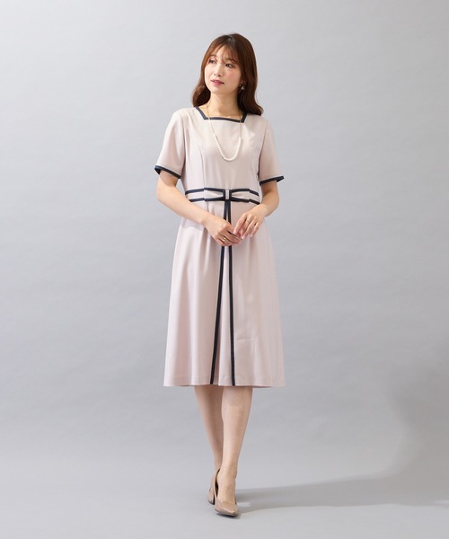 Rose Tiara（ローズティアラ）の「【美シルエットワンピ】【接触冷感/防シワ】パイピングリボンワンピース（ワンピース・レディース・ピンク/ブラック・40/42/46/38）」の2枚目の写真