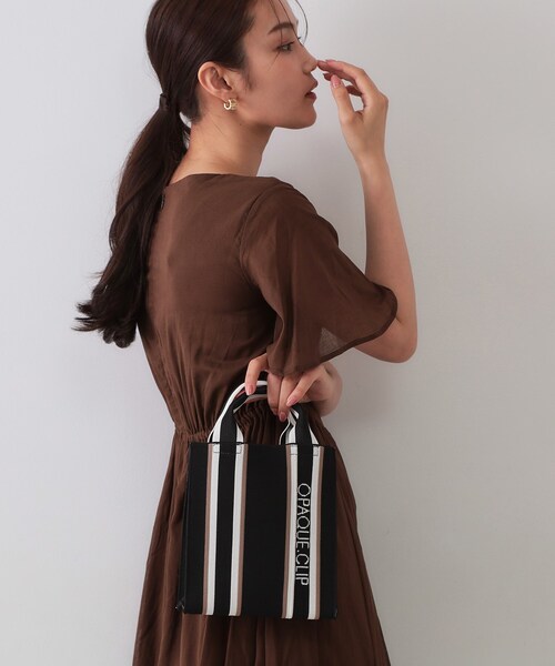 OPAQUE.CLIP(オペークドットクリップ)の「【2WAY】ラインハンドルスクエアニットミニショルダーバッグ(ショルダーバッグ・レディース・ベージュ/ネイビー/ブラック・00)」の1枚目の写真