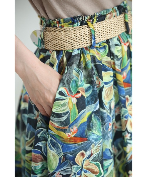 cawaii（カワイイ）の「色彩豊かに描くボタニカル柄ミディアムスカート（ベルト付き）（スカート・レディース・グリーン・FREE）」の2枚目の写真