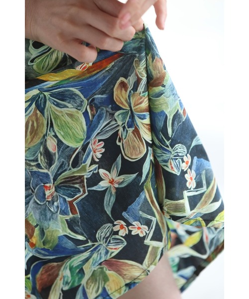 cawaii（カワイイ）の「色彩豊かに描くボタニカル柄ミディアムスカート（ベルト付き）（スカート・レディース・グリーン・FREE）」の7枚目の写真