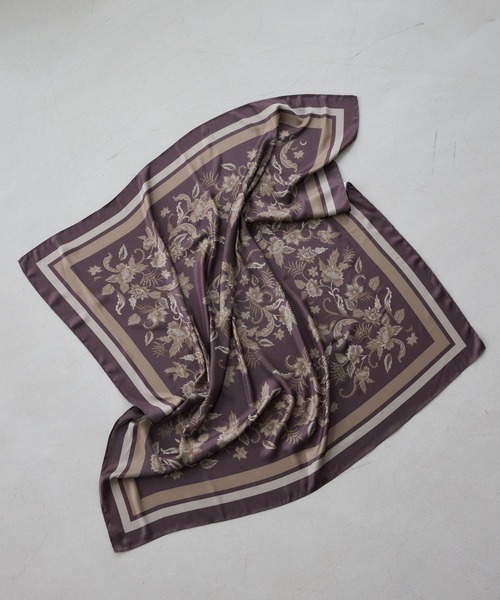 Andemiu（アンデミュウ）の「【オリジナル柄】エスニックフラワースカーフ582168（バンダナ/スカーフ・レディース・ブラウン/アイボリー/オレンジ/ネイビー/グレー・FREE）」の4枚目の写真