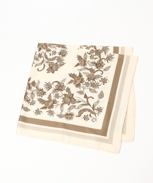 Andemiu（アンデミュウ）の「【オリジナル柄】エスニックフラワースカーフ582168（バンダナ/スカーフ・レディース・ブラウン/アイボリー/オレンジ/ネイビー/グレー・FREE）」の9枚目の写真