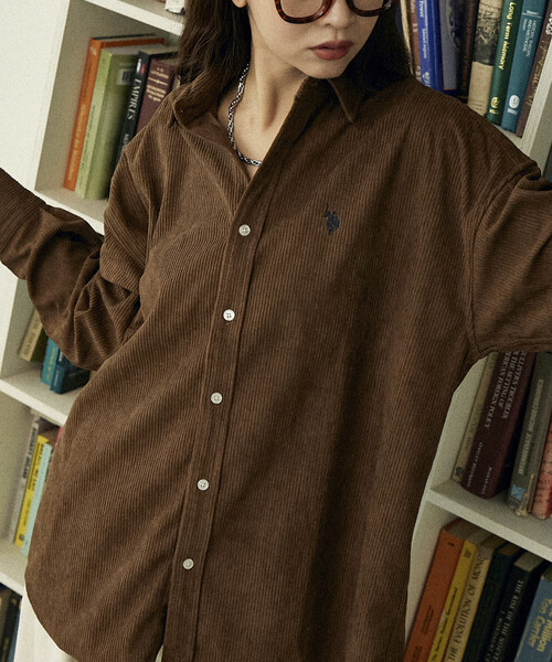 U.S. POLO ASSN.(ユーエスポロアッスン)の「別注U.S. POLO ASSN./ユーエスポロアッスン/ ワンポイント刺繍コーデュロイシャツ/オーバーサイズ(限定展開)(シャツ/ブラウス・メンズ・チャコールグレー/ブラック/ブラウン/ベージュ/ネイビー・SMALL/MEDIUM/LARGE)」の4枚目の写真