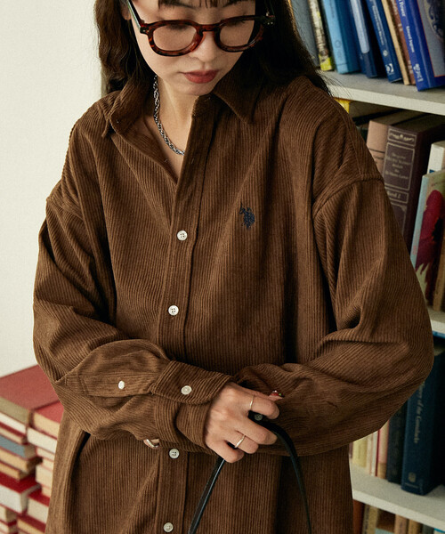 U.S. POLO ASSN.(ユーエスポロアッスン)の「別注U.S. POLO ASSN./ユーエスポロアッスン/ ワンポイント刺繍コーデュロイシャツ/オーバーサイズ(限定展開)(シャツ/ブラウス・メンズ・チャコールグレー/ブラック/ブラウン/ベージュ/ネイビー・SMALL/MEDIUM/LARGE)」の11枚目の写真