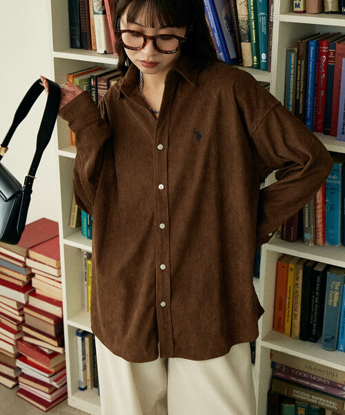 U.S. POLO ASSN.(ユーエスポロアッスン)の「別注U.S. POLO ASSN./ユーエスポロアッスン/ ワンポイント刺繍コーデュロイシャツ/オーバーサイズ(限定展開)(シャツ/ブラウス・メンズ・チャコールグレー/ブラック/ブラウン/ベージュ/ネイビー・SMALL/MEDIUM/LARGE)」の10枚目の写真