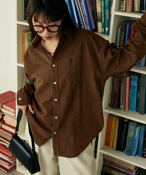 U.S. POLO ASSN.(ユーエスポロアッスン)の「別注U.S. POLO ASSN./ユーエスポロアッスン/ ワンポイント刺繍コーデュロイシャツ/オーバーサイズ(限定展開)(シャツ/ブラウス・メンズ・チャコールグレー/ブラック/ブラウン/ベージュ/ネイビー・SMALL/MEDIUM/LARGE)」の6枚目の写真