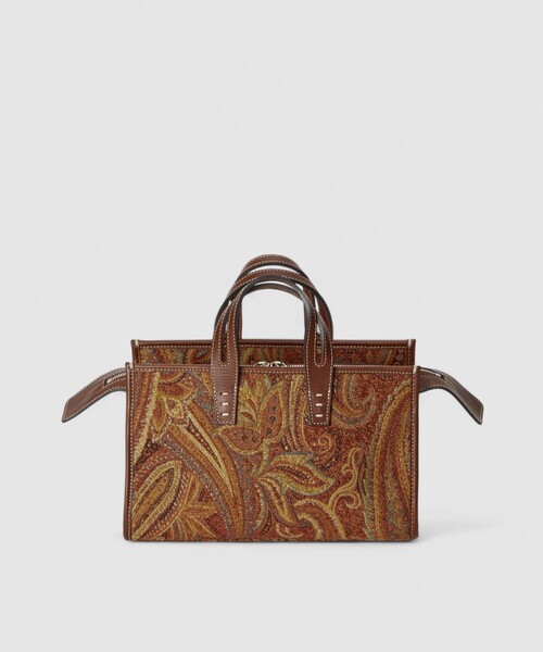 A VACATION（アヴァケーション）の「＜A VACATION（ア ヴァ