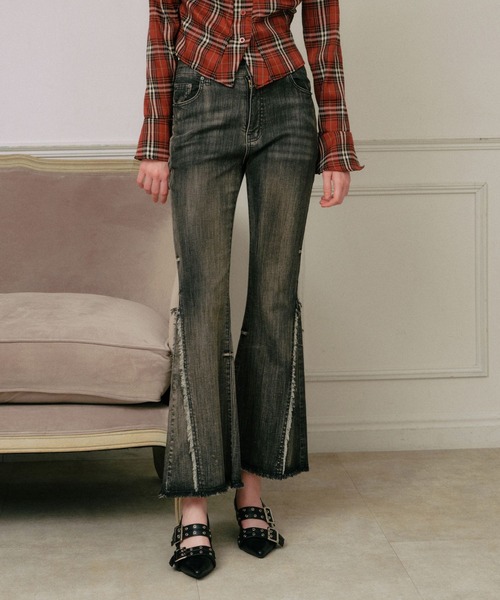 3.3 Field Trip (3.3フィールドトリップ)の「3.3 Field Trip/フリンジヘムフレアデニム(デニムパンツ・レディース・ブルー/ブラック・SMALL/MEDIUM)」の2枚目の写真