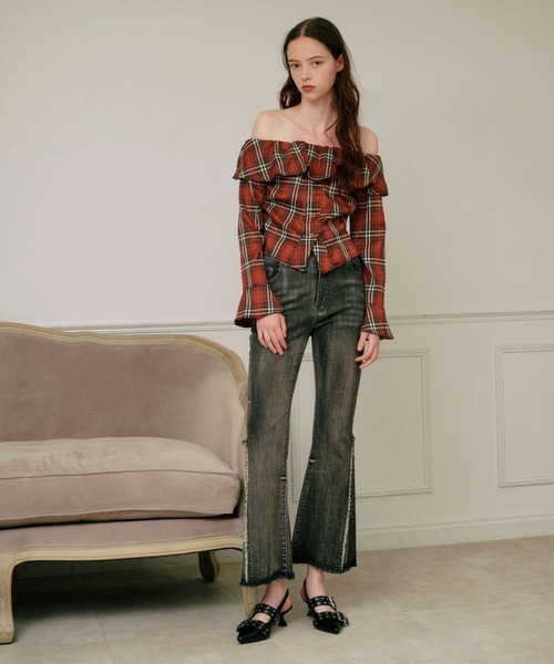 3.3 Field Trip (3.3フィールドトリップ)の「3.3 Field Trip/フリンジヘムフレアデニム(デニムパンツ・レディース・ブルー/ブラック・SMALL/MEDIUM)」の4枚目の写真