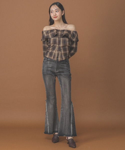 3.3 Field Trip (3.3フィールドトリップ)の「3.3 Field Trip/フリンジヘムフレアデニム(デニムパンツ・レディース・ブルー/ブラック・SMALL/MEDIUM)」の7枚目の写真