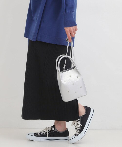 SHOO・LA・RUE(シューラルー)の「つまみハンドルスタッズミニショルダー(ショルダーバッグ・レディース・ナチュラル/シルバー/ブラック・00)」の3枚目の写真