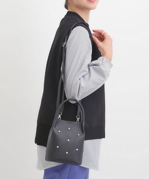 SHOO・LA・RUE(シューラルー)の「つまみハンドルスタッズミニショルダー(ショルダーバッグ・レディース・ナチュラル/シルバー/ブラック・00)」の1枚目の写真