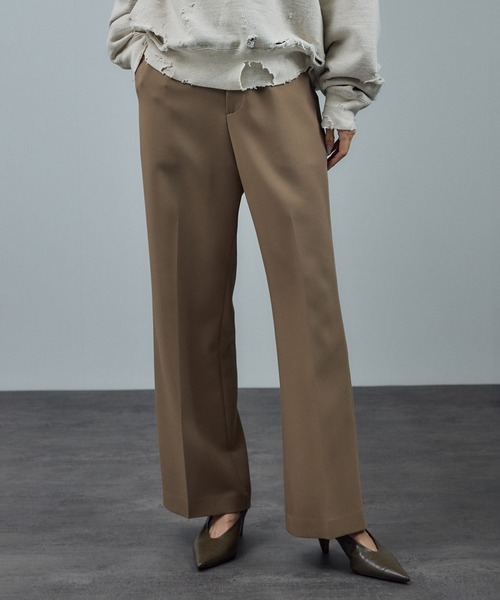 SALON adam et rope'（サロン アダム エ ロペ）の「ストレッチセミフレアスタイルアップパンツ / セットアップ対応（スラックス・レディース・ブラック/オフホワイト/ベージュ系その他・S/M）」の3枚目の写真