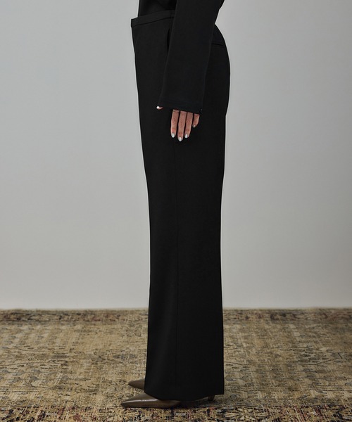 SALON adam et rope'（サロン アダム エ ロペ）の「ストレッチセミフレアスタイルアップパンツ / セットアップ対応（スラックス・レディース・ブラック/オフホワイト/ベージュ系その他・S/M）」の13枚目の写真