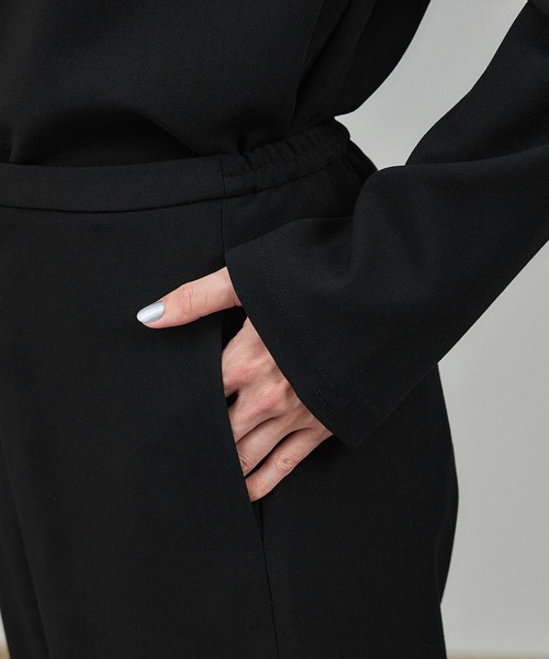 SALON adam et rope'（サロン アダム エ ロペ）の「ストレッチセミフレアスタイルアップパンツ / セットアップ対応（スラックス・レディース・ブラック/オフホワイト/ベージュ系その他・S/M）」の16枚目の写真