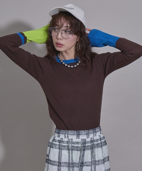 bohmal(ボマール)の「フレア袖配色プルオーバーニット(ニット/セーター・レディース・チェリーピンク/コバルトブルー/イエロー/ブラウン/ライトグレー/アイボリー/ライム・FREE)」の4枚目の写真