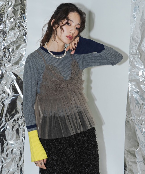 bohmal(ボマール)の「フレア袖配色プルオーバーニット(ニット/セーター・レディース・チェリーピンク/コバルトブルー/イエロー/ブラウン/ライトグレー/アイボリー/ライム・FREE)」の6枚目の写真