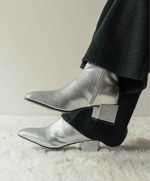 on:nue（オンニュ）の「【on:nue】[4色展開/5サイズ展開] スクエアトゥステッチショートブーツ（ブーツ・レディース・アイボリー/ブラック/シルバー/バーガンディー・23.0cm/23.5cm/24.0cm/24.5cm/25.0cm）」の4枚目の写真
