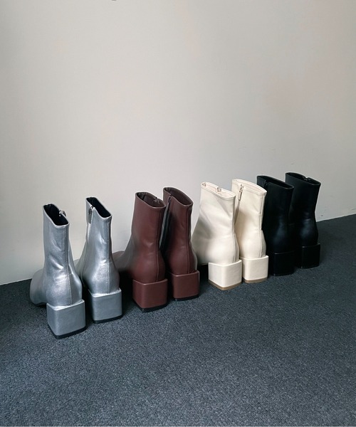 on:nue（オンニュ）の「【on:nue】[4色展開/5サイズ展開] スクエアトゥステッチショートブーツ（ブーツ・レディース・アイボリー/ブラック/シルバー/バーガンディー・23.0cm/23.5cm/24.0cm/24.5cm/25.0cm）」の5枚目の写真