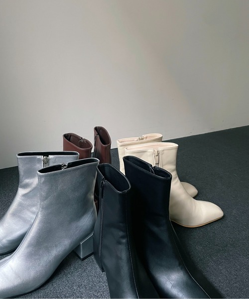 on:nue（オンニュ）の「【on:nue】[4色展開/5サイズ展開] スクエアトゥステッチショートブーツ（ブーツ・レディース・アイボリー/ブラック/シルバー/バーガンディー・23.0cm/23.5cm/24.0cm/24.5cm/25.0cm）」の7枚目の写真