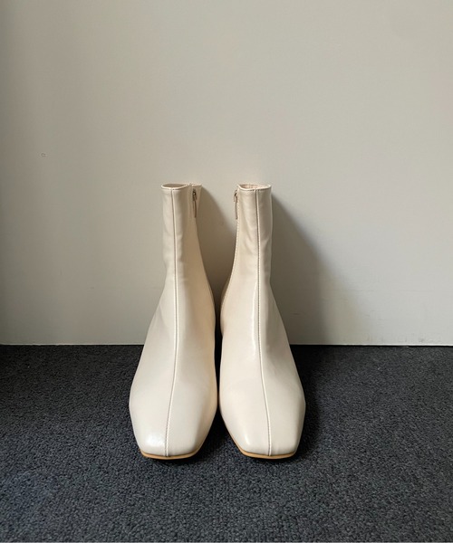 on:nue（オンニュ）の「【on:nue】[4色展開/5サイズ展開] スクエアトゥステッチショートブーツ（ブーツ・レディース・アイボリー/ブラック/シルバー/バーガンディー・23.0cm/23.5cm/24.0cm/24.5cm/25.0cm）」の11枚目の写真