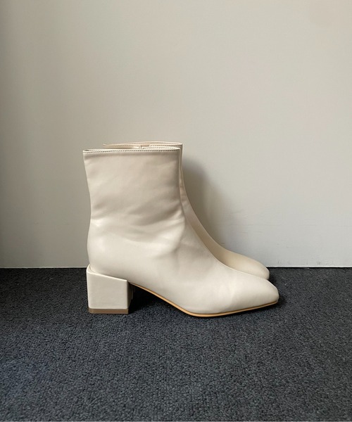 on:nue（オンニュ）の「【on:nue】[4色展開/5サイズ展開] スクエアトゥステッチショートブーツ（ブーツ・レディース・アイボリー/ブラック/シルバー/バーガンディー・23.0cm/23.5cm/24.0cm/24.5cm/25.0cm）」の12枚目の写真